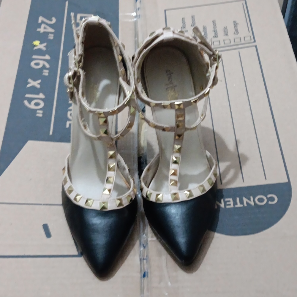 Charlotte  Russe heel women shoes size 8 color black.